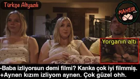 Misafirliğe Gelen Kızının Arkadaşının Eline Gizlice Verdi
